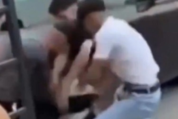 Kız arkadaşına laf atanlara tepki g&ouml;sterirken canından oluyordu!