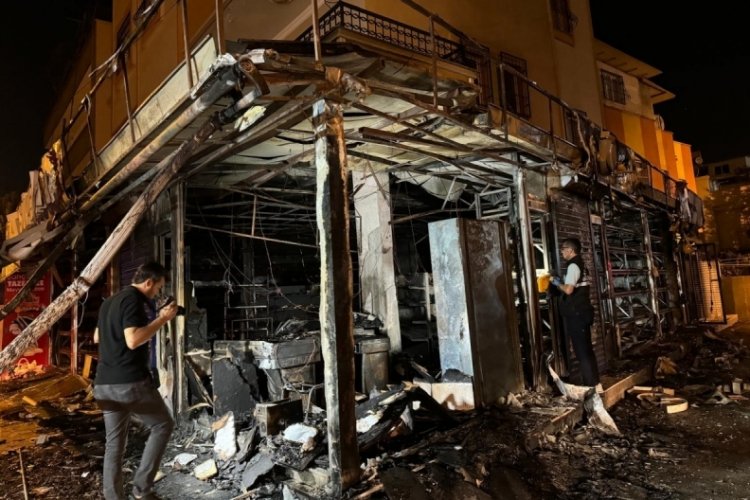 Mersin'de işyerinde yangın &ccedil;ıktı!