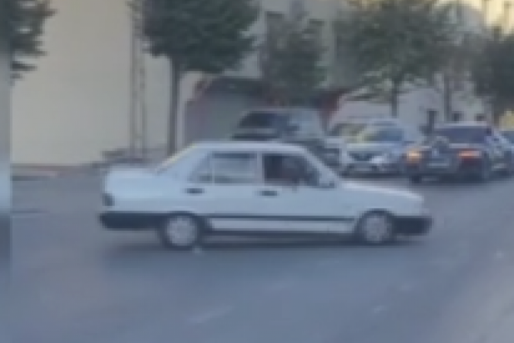 İstanbul'da yolu keserek drift yaptı