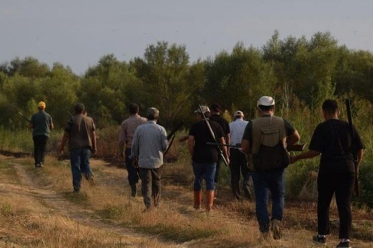 Van'da mahalleli 24 saat elleri tetikte n&ouml;bet tutuyor
