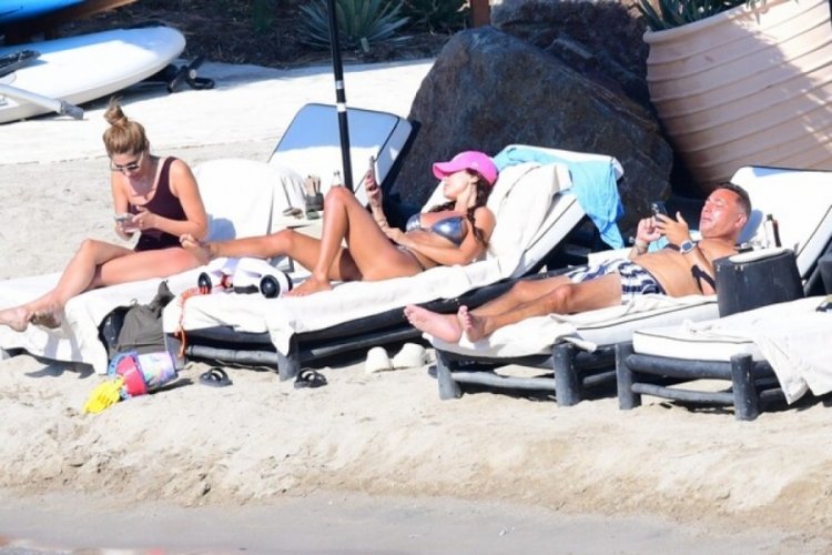 Mustafa Sandal eşiyle Bodrum'da