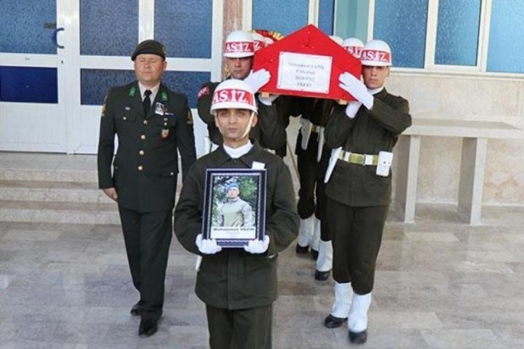 S&ouml;zleşmeli onbaşı kanlar i&ccedil;inde bulundu!