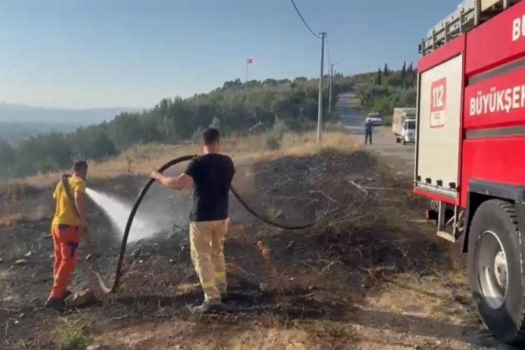 Bursa'da &ccedil;ıkan yangın ormanlık alana sı&ccedil;ramadan s&ouml;nd&uuml;r&uuml;ld&uuml;