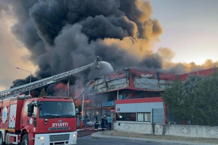Tekirdağ'da plastik fabrikasında yangın!