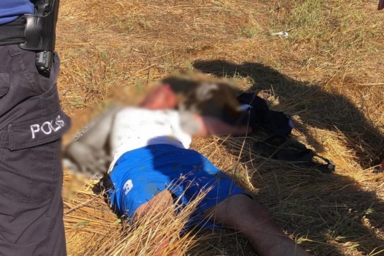 Sokak ortasındaki kavgada sopa ve i&ccedil;ki şişesiyle birbirlerine girdiler