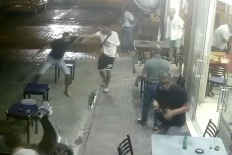 Aydın'da kahvehanede 1 kişinin &ouml;ld&uuml;ğ&uuml; kavga kamerada