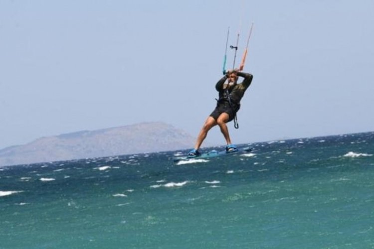Selim Bayraktar'ın kitesurf keyfi!