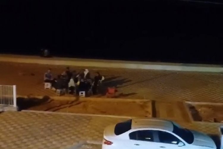 Bursa Kurşunlu'da y&uuml;r&uuml;y&uuml;ş yolundaki 'piknik' tepki topladı