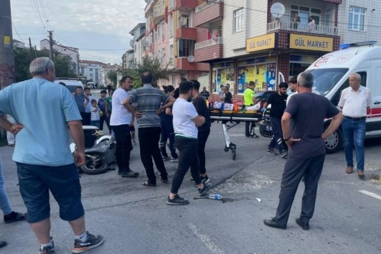 Tekirdağ'da kamyonet ile motosikletli kurye &ccedil;arpıştı