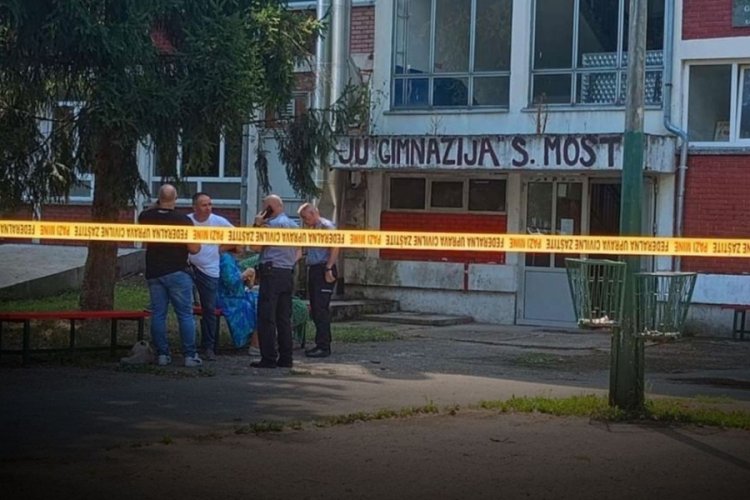 Bosna'da okula silahlı saldırı: &Ouml;l&uuml; ve yaralı var!