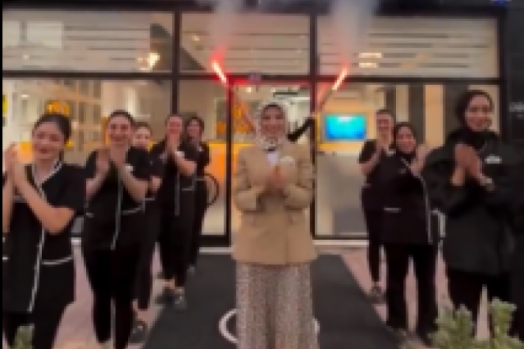 Dilan Polat'ın &ccedil;alışanlarından coşkulu kutlama!