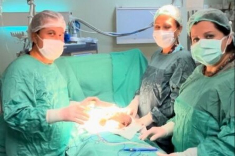 15 yıldır sa&ccedil; yiyen kızın midesinden kilolarca kıl &ccedil;ıktı!