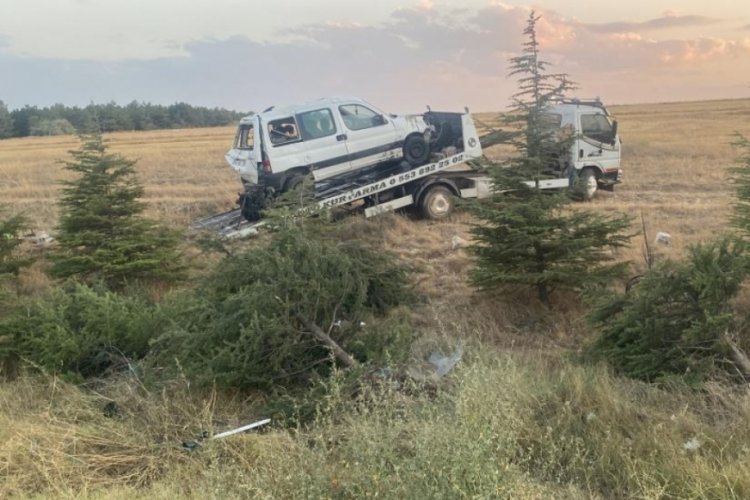 Eskişehir'de şarampole yuvarlanan aracın s&uuml;r&uuml;c&uuml;s&uuml; hayatını kaybetti