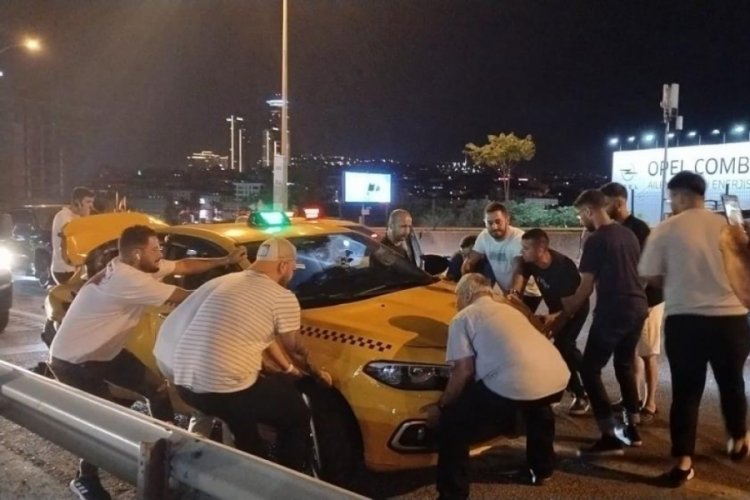 İstanbul'da makas atan otomobil ticari taksiye &ccedil;arptı