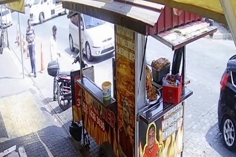 Adana'da restoranda yemek yerken motosikleti &ccedil;alındı!