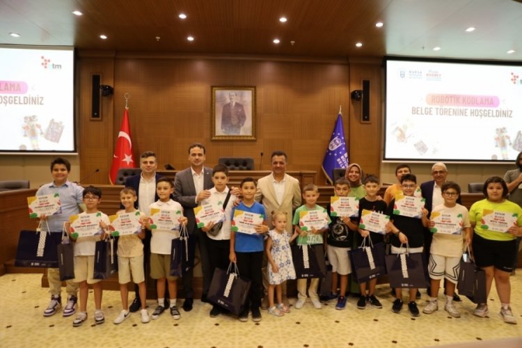 Bursa B&uuml;y&uuml;kşehir, minik mucitlerin sertifikalarını dağıttı