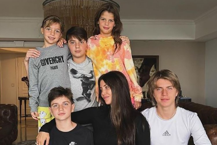 Wanda Nara &ccedil;ocukların okul masraflarını eski kocasına &ouml;dettirdi