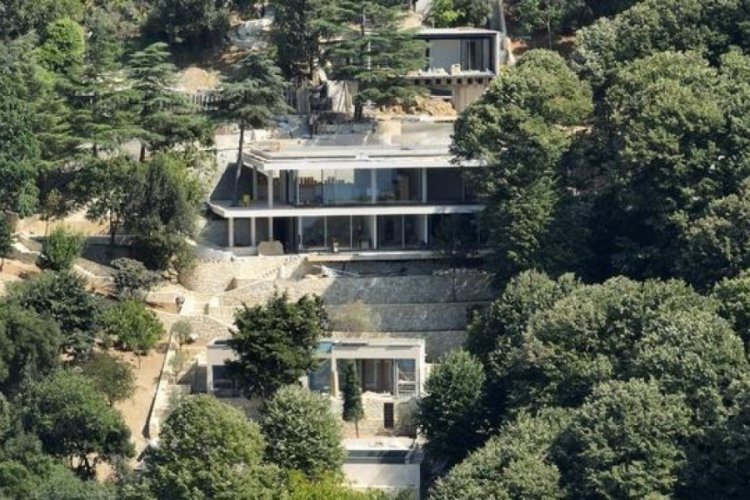 T&uuml;rkiye'de g&uuml;ndem olan villada Adnan Oktar'ın izleri var! 'Gizli ge&ccedil;it' detayı