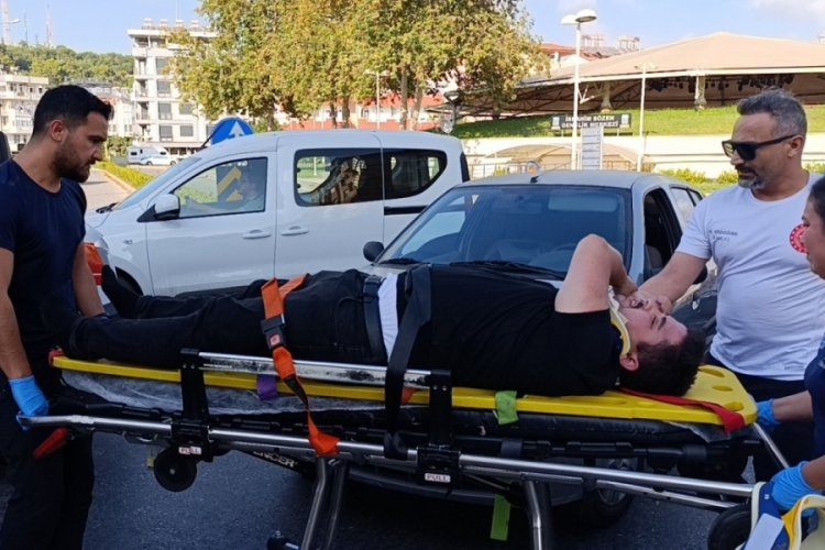 Antalya'da motosiklet ile otomobil &ccedil;arpıştı!