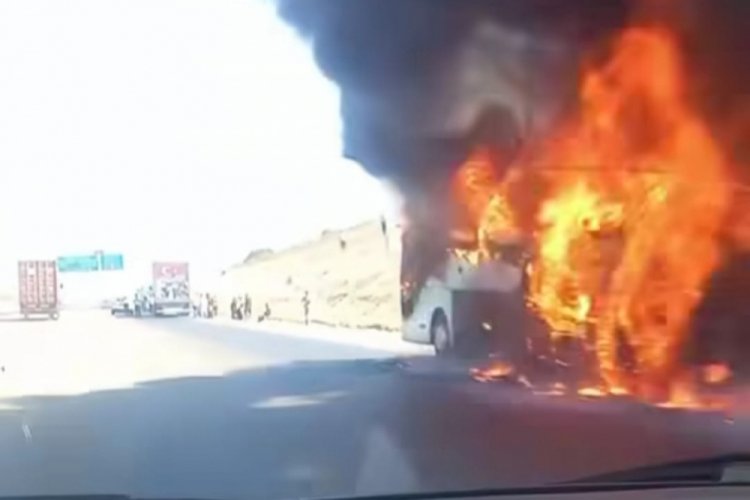 Bursa'da İzmir Yolu &uuml;zerinde otob&uuml;s alevler i&ccedil;inde kaldı!