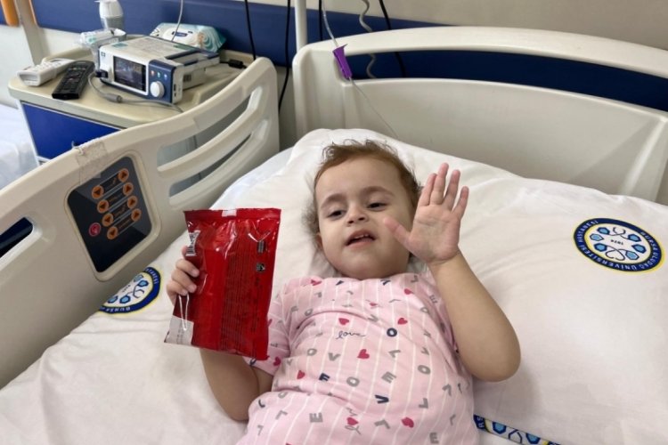 Bursa'da doğuştan karaciğer yetmezliği olan Zeynep, 1,5 yaşındaki bebeğin karaciğeri ile hayata tutundu