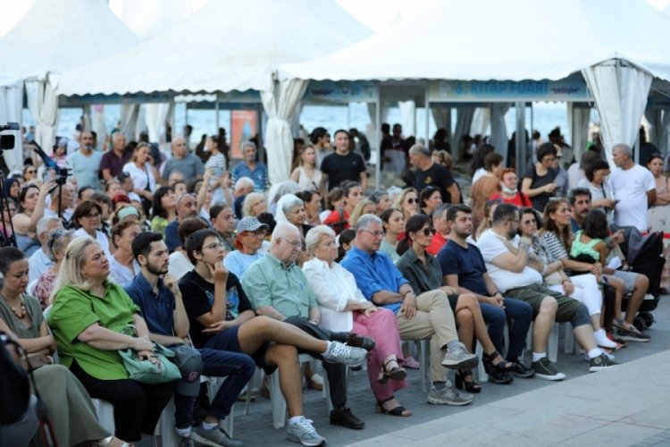 Bursa Mudanya Kitap Fuarı'nda değişimin izleri s&uuml;r&uuml;yor