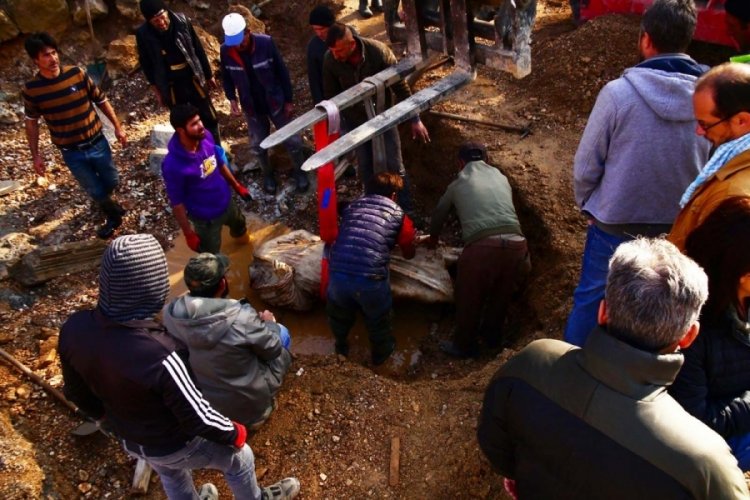 K&uuml;tahya'da heyecanlandıran keşif! 2 metre 10 santimetrelik erkek heykeli bulundu