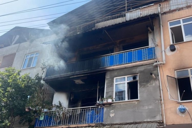 Ağlatan yangın: 1'i bebek 4 kişi dumandan etkilendi