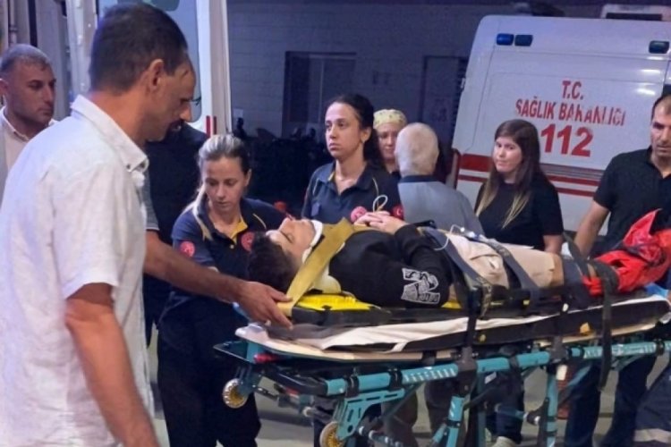 Bursa'da motosiklet otomobil ile &ccedil;arpıştı! 2 kişi ağır yaralı
