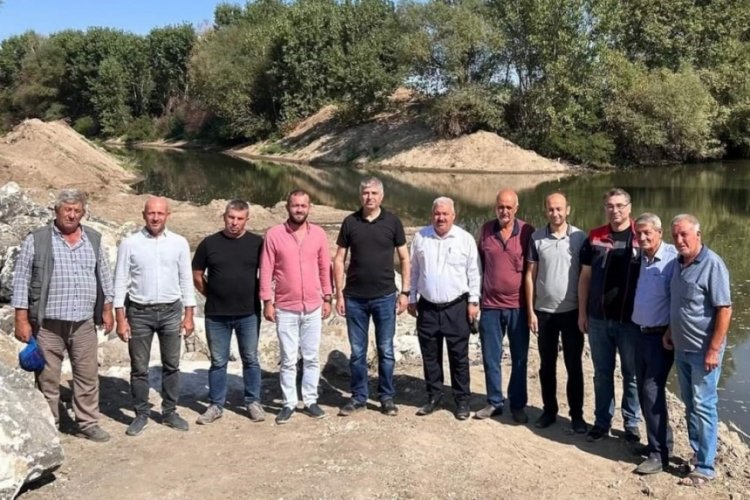Edirne'de &uuml;reticinin y&uuml;z&uuml; g&uuml;ld&uuml;: Devlet 11 kuyu a&ccedil;tı!