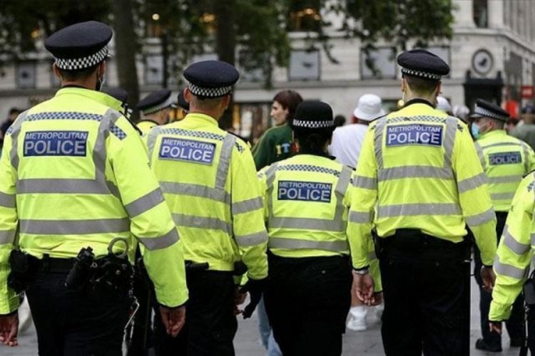 Tarihi Notting Hill Karnavalı'nda bı&ccedil;aklı saldırı