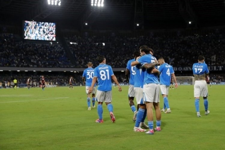 Napoli sahasında zorlanmadı!