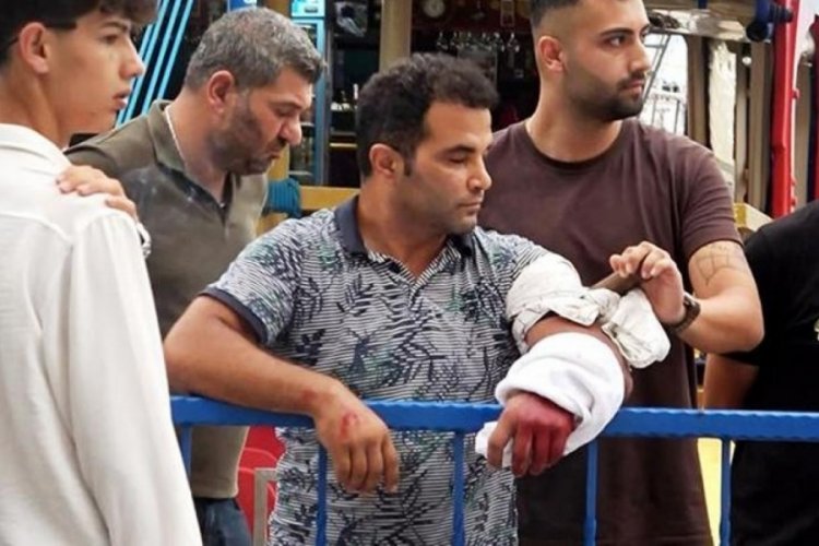 Antalya'da pala, bı&ccedil;ak ve sopalarla tekne baskını
