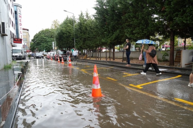 Samsun'da yaz yağmuru aniden bastırdı:Hayatı olumsuz etkiledi!