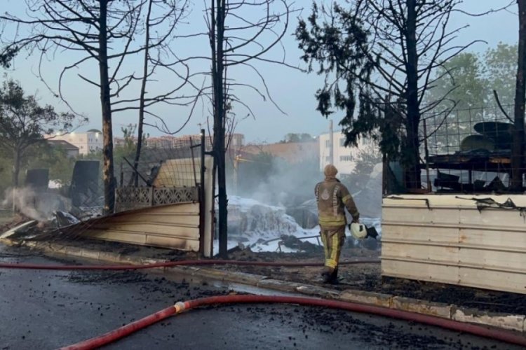 İstanbul Tuzla'da iş yeri alev alev yandı