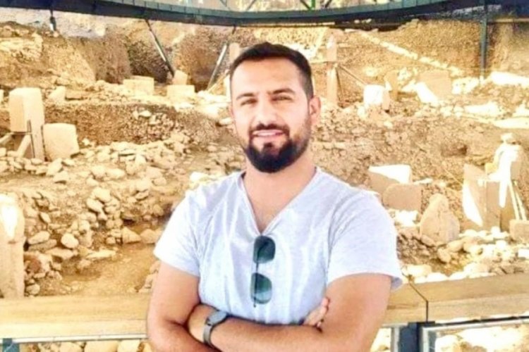 Şanlıurfa'da madde bağımlısı arabasına bindiği &ouml;ğretmeni &ouml;ld&uuml;r&uuml;p cesedi fıstık bah&ccedil;esine attı