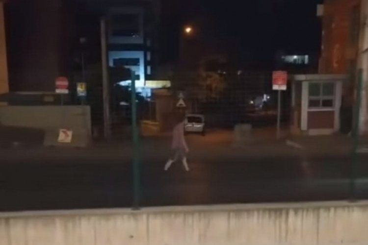 Bursa'da trafiğe aldırış etmeden &ouml;l&uuml;me y&uuml;r&uuml;d&uuml;!