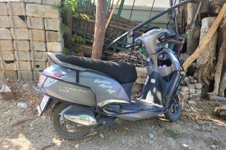 Antalya'da kaza yapan motosikletin s&uuml;r&uuml;c&uuml;s&uuml; yaralandı