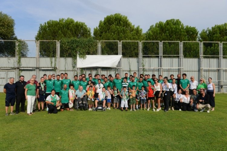 Bizim Ev Engelliler Sosyal Yaşam Destek Merkezi katılımcıları, Bursaspor tesislerini ziyaret etti
