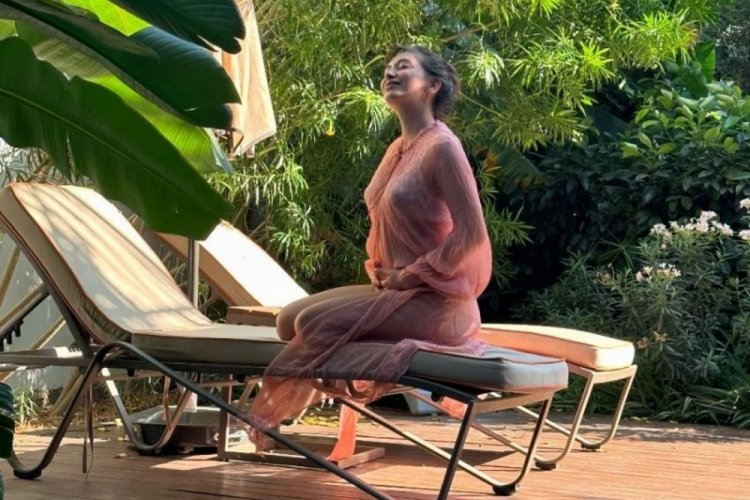 Neslihan Atag&uuml;l doğum &ouml;ncesi tatilde! Bebek g&ouml;r&uuml;nd&uuml;