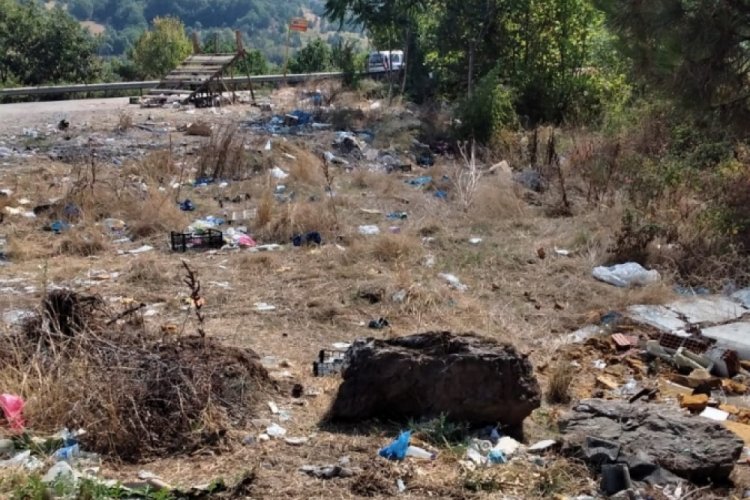 Bursa'da seyyarların &ccedil;evreye sa&ccedil;tığı &ccedil;&ouml;pler tepki topladı