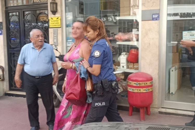 Eczaneden alışveriş yapıp &uuml;cretini &ouml;demedi, yakalanınca bakın ne yaptı!