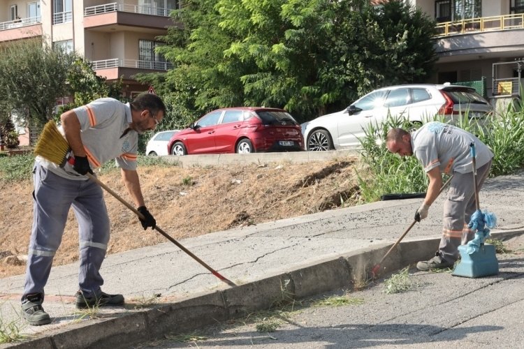 Bursa Nil&uuml;fer'de her g&uuml;n iki mahallede ayrıca kapsamlı bir temizleniyor