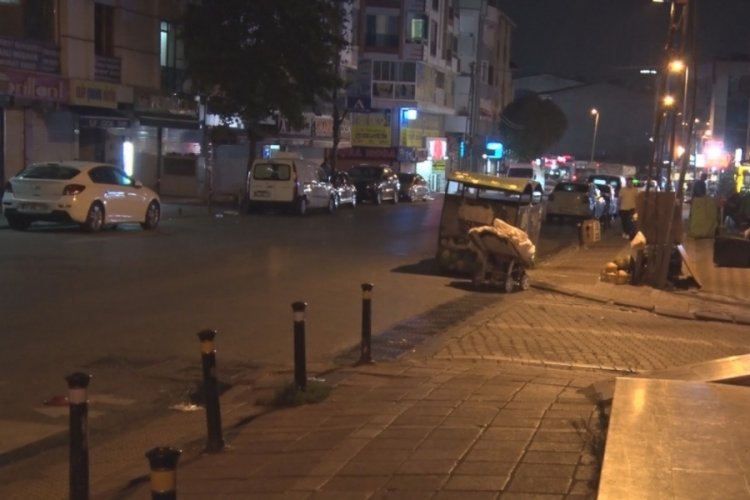 Bı&ccedil;aklı saldırgan dehşeti: 1'i polis 2 kişi yaralandı