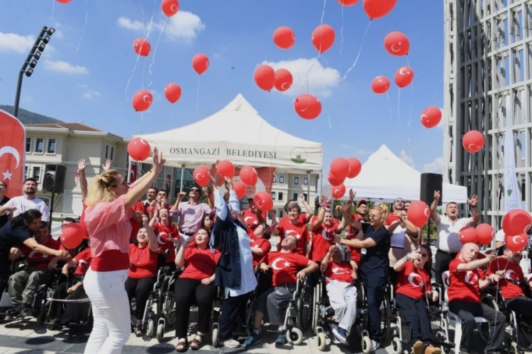 Osmangazi Belediyesi'nin Zafer Bayramı coşkusu sokaklara taştı!