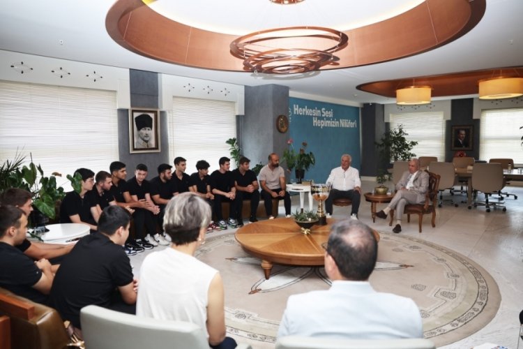 Başkan &Ouml;zdemir'den, Nil&uuml;fer Belediyespor Yıldız Erkek Hentbol Takımı'na tebrik