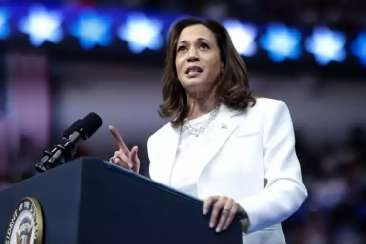 Kamala Harris ilk röportajını verdi: Trump tepki gösterdi! 