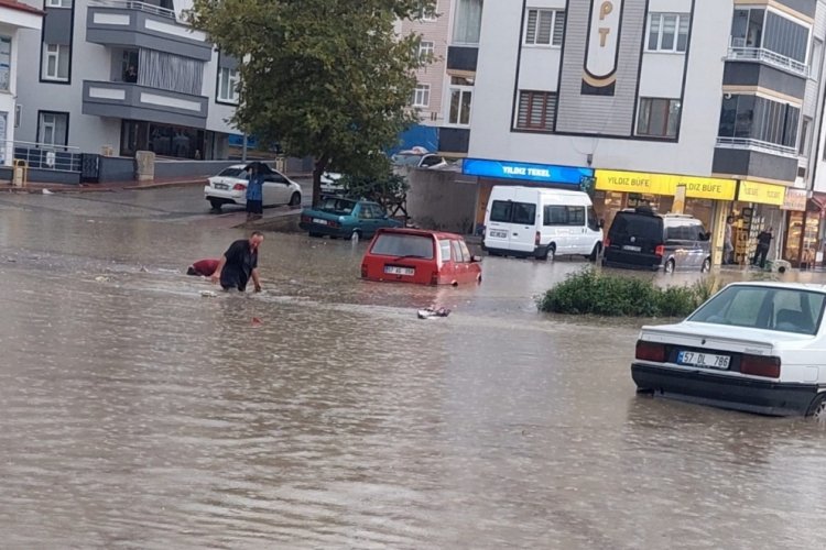 Sinop'ta sağanak yağışı hayatı fel&ccedil; etti!