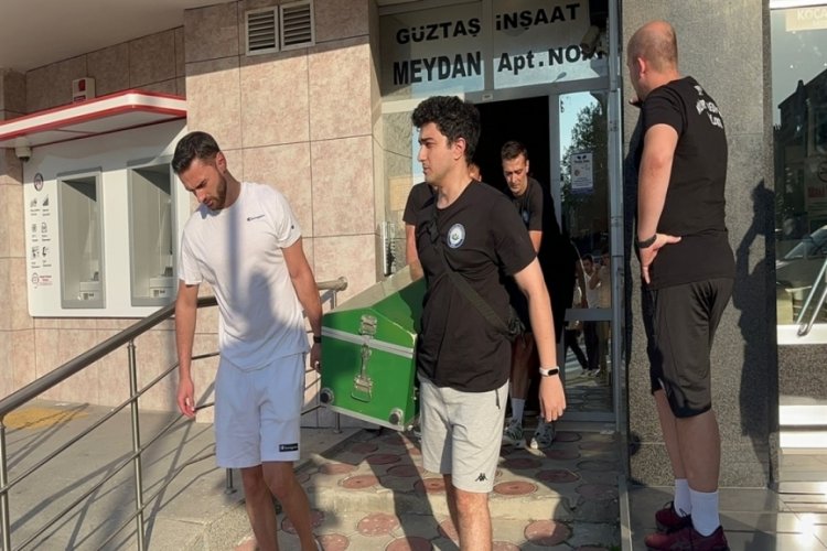 Bursa Nil&uuml;fer Belediyespor'lu voleybolcunun &ouml;l&uuml;m&uuml;nde kalp krizi ş&uuml;phesi
