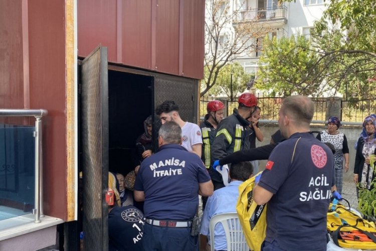 Engelli asans&ouml;r&uuml; 10 metreden yere &ccedil;akıldı: Yaralılar var!